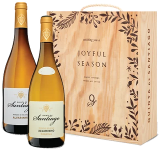 Quinta de Santiago Conjunto 3 gfs c/ Cxa de madeira (2 gfs de Alvarinho Reserva + 1 gf de Alvarinho)