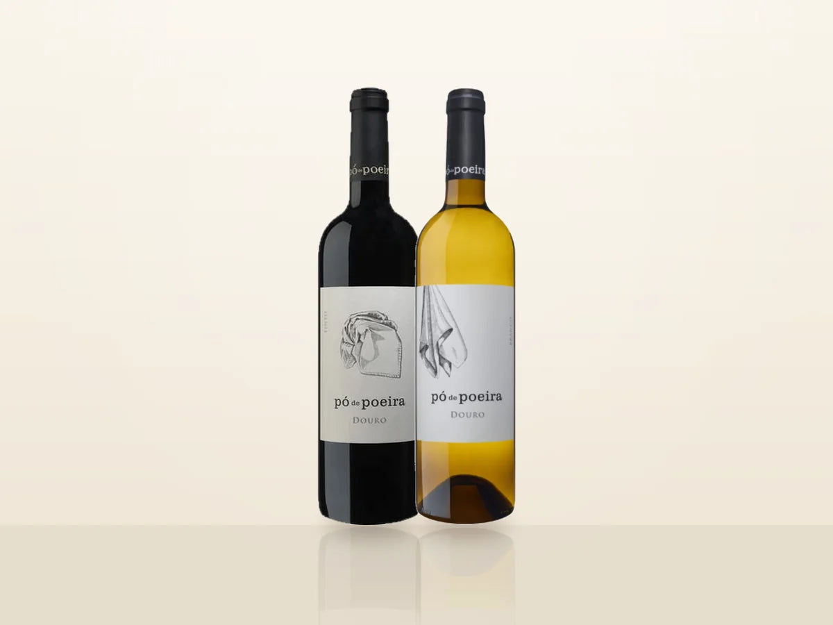 Pack Natal Pó de Poeira: botellas de Pó de Poeira Tinto y Pó de Poeira Branco, una junto a la otra